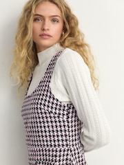 Black Pink Houndstooth Pattern Layered Pocket Front Knitted Pinafore Mini Dress - Image 5 of 9