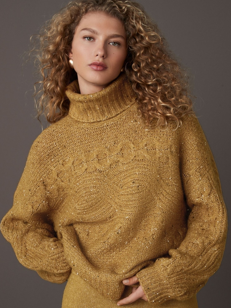 Senfgelb - Neppy gestrickter Pullover mit hohem Rollkragen aus Wolle, kombinierbares Teil - Bild 1 von 9