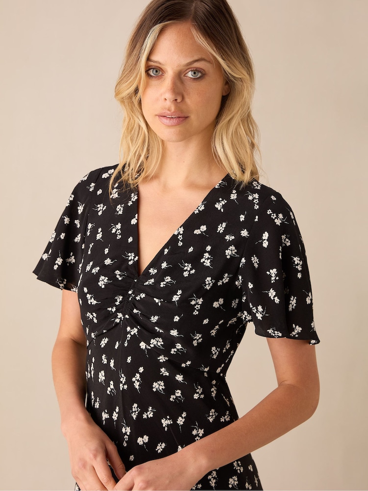 Ro&Zo Black Ditsy Floral Print Flutter Sleeve Midi Dress - Image 2 of 4