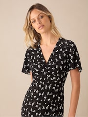 Ro&Zo Black Ditsy Floral Print Flutter Sleeve Midi Dress - Image 3 of 4
