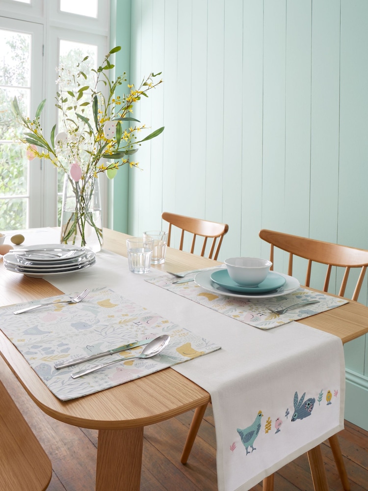 Catherine Lansfield Natural Cottage Friends 100% Cotton Table Runner - Image 1 of 3