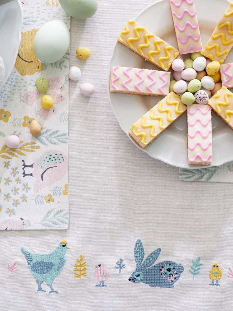 Catherine Lansfield Cottage Friends 100% Cotton Table Runner - صورة 2 من 3 Catherine Lansfield Cottage Friends 100% Cotton Table Runner - صورة 2 من 3
