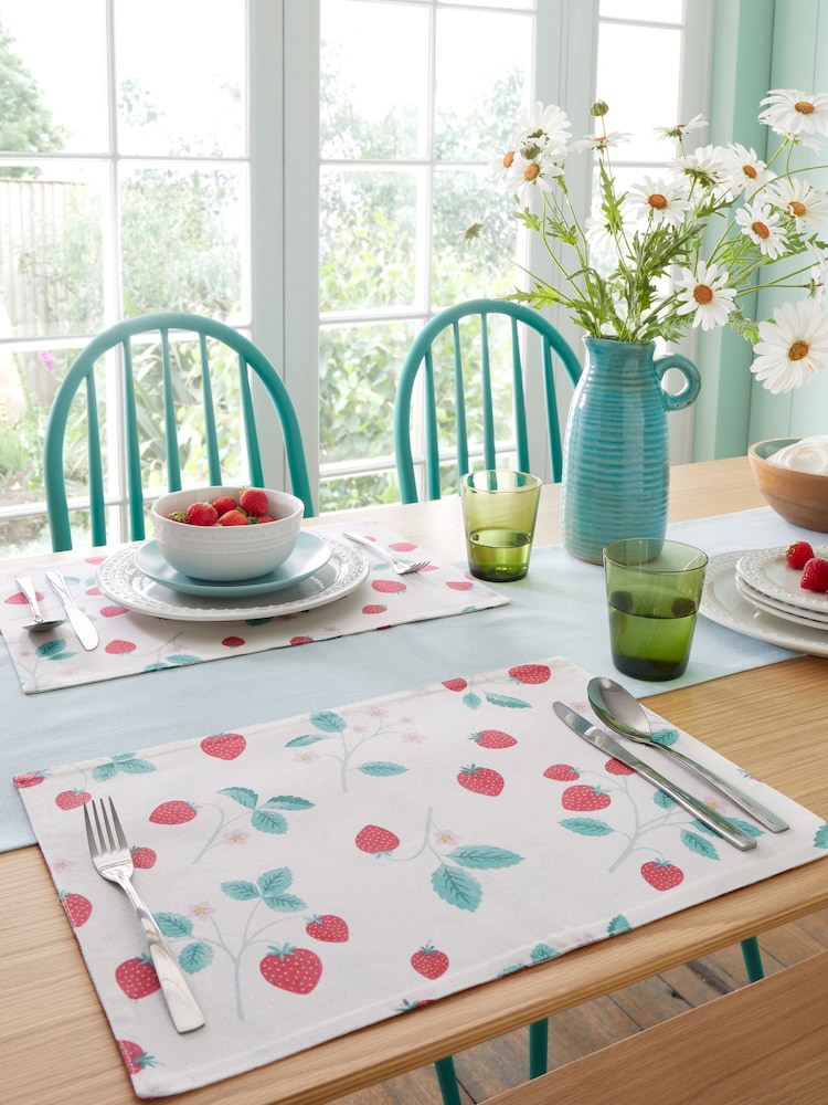Catherine Lansfield Red Strawberry Garden 100% Cotton Placemats 4 Pack - Image 1 of 2