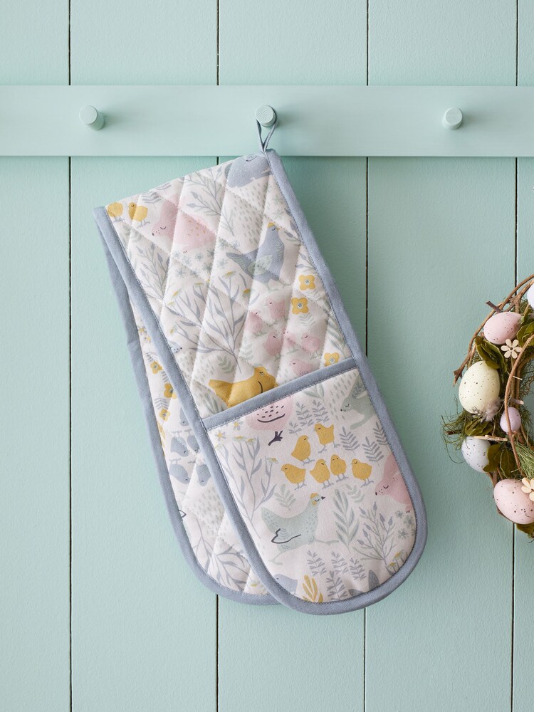 Catherine Lansfield Natural Cottage Friends 100% Cotton Double Oven Gloves - Image 1 of 2