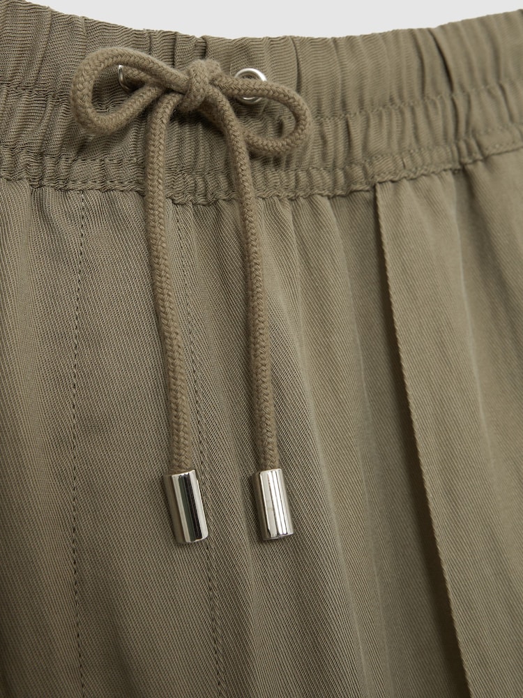 Reiss Khaki Oe Carrigan Lyocell-Blend Drawstring Trousers - Image 6 of 6