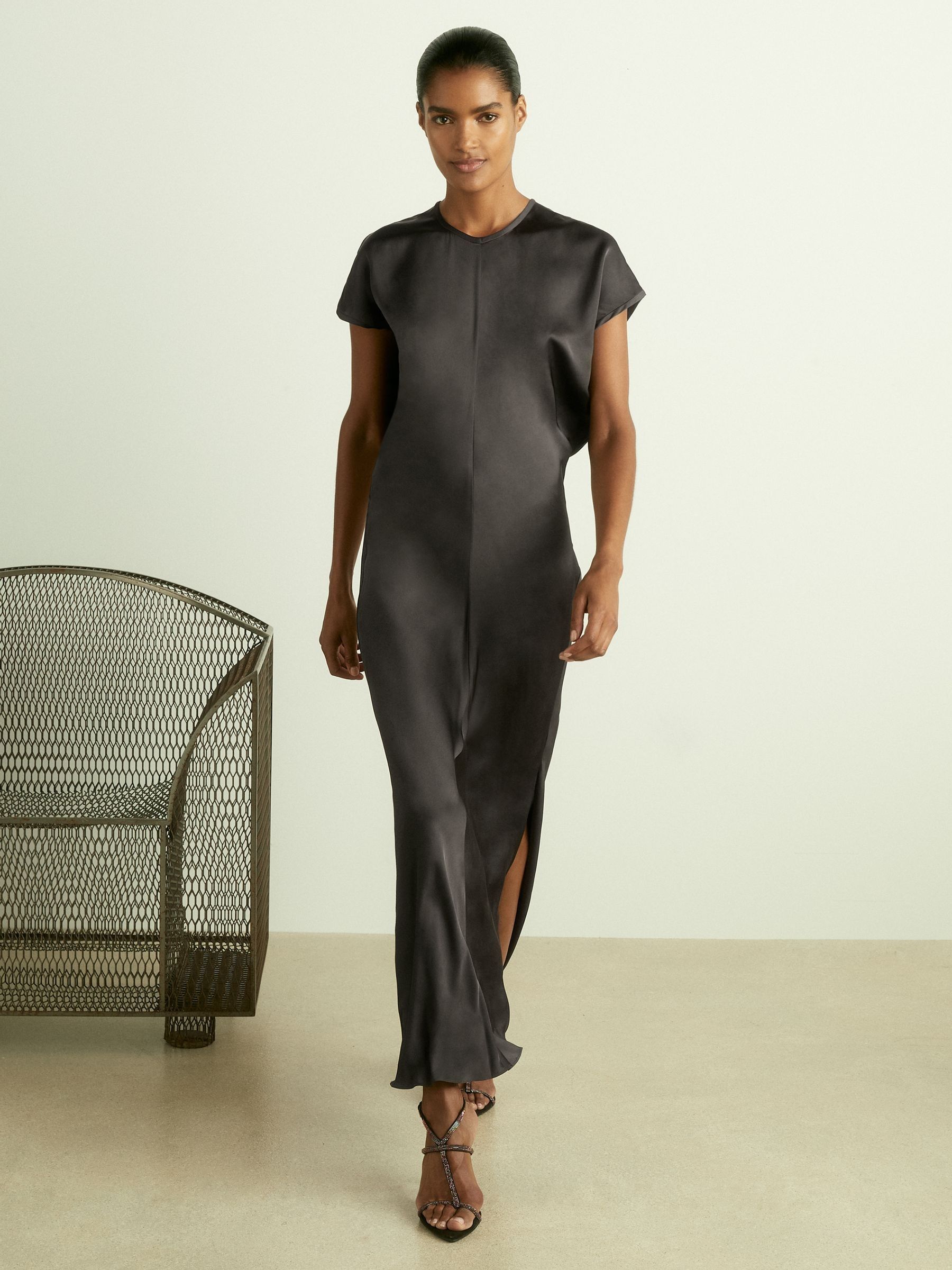 【海外限定】REISSワンピース☆Charcoal Kora Satin Short-Sleev Buy Reiss Charcoal Kora Satin Short-Sleeve Midi Dress from