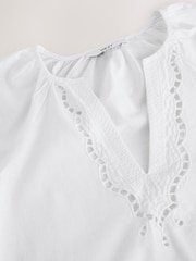 Weiß - Langarm sommerliches Minikleid mit Lochstickerei - Bild 7 von 9