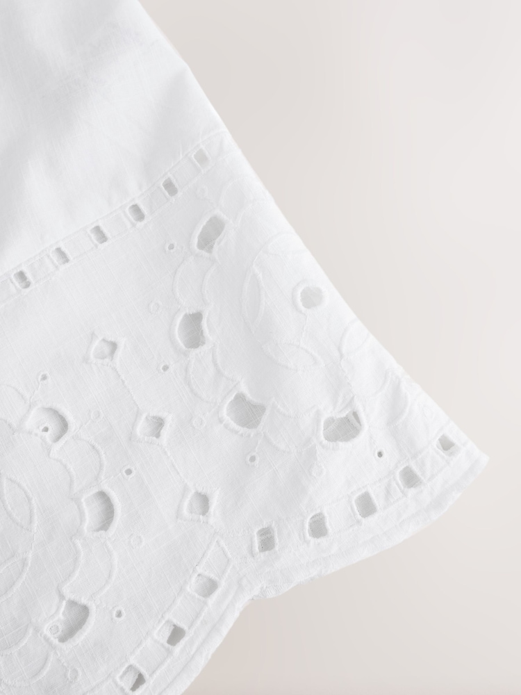 Weiß - Langarm sommerliches Minikleid mit Lochstickerei - Bild 9 von 9