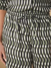 Geometrisches Muster - Satin-Hose mit weitem Bein - Image 5 of 8