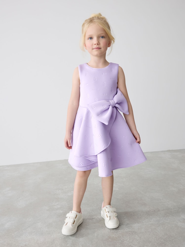 Baker By Ted Baker Scuba-Kleid mit Schleife und Prägemuster - Bild 2 von 13 Baker By Ted Baker Scuba-Kleid mit Schleife und Prägemuster - Bild 2 von 13