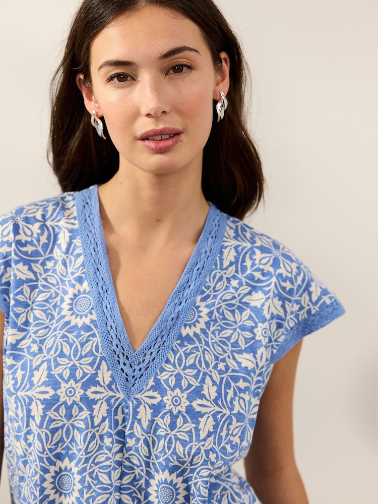 William Morris Blue/White Print Short Sleeve Lace V-Neck Bubblehem 100% Cotton Top - Image 4 of 7