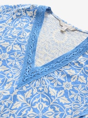 William Morris Blue/White Print Short Sleeve Lace V-Neck Bubblehem 100% Cotton Top - Image 6 of 7