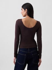 Brūna krāsa - Gap CloseKnit džersijas T-krekls ar izliektu mugurpusi - Attēls 2 no 4