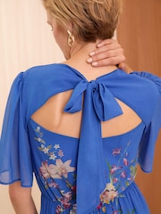 V&A | Love & Roses Blue Petite Placement Print Flutter Sleeve Midi Dress - Image 2 of 4