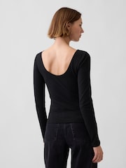 Melns - Gap CloseKnit džersijas T-krekls ar izliektu mugurpusi - Attēls 2 no 4