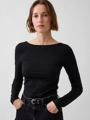 Melns - Gap CloseKnit džersijas T-krekls ar izliektu mugurpusi - Attēls 4 no 4
