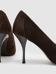 다크 초콜릿 - Reiss Tilly Suede Pointed-Toe Mid-Heel Court Shoes - 5의 이미지 5