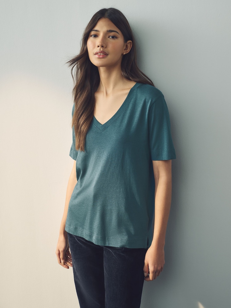 Petrolblau - Cotton Modal Slouch V-Neck T-Shirt - Bild 1 von 8 Petrolblau - Cotton Modal Slouch V-Neck T-Shirt - Bild 1 von 8