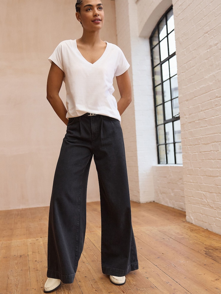New White V-Neck Cap Sleeve T-Shirt - Image 4 of 8