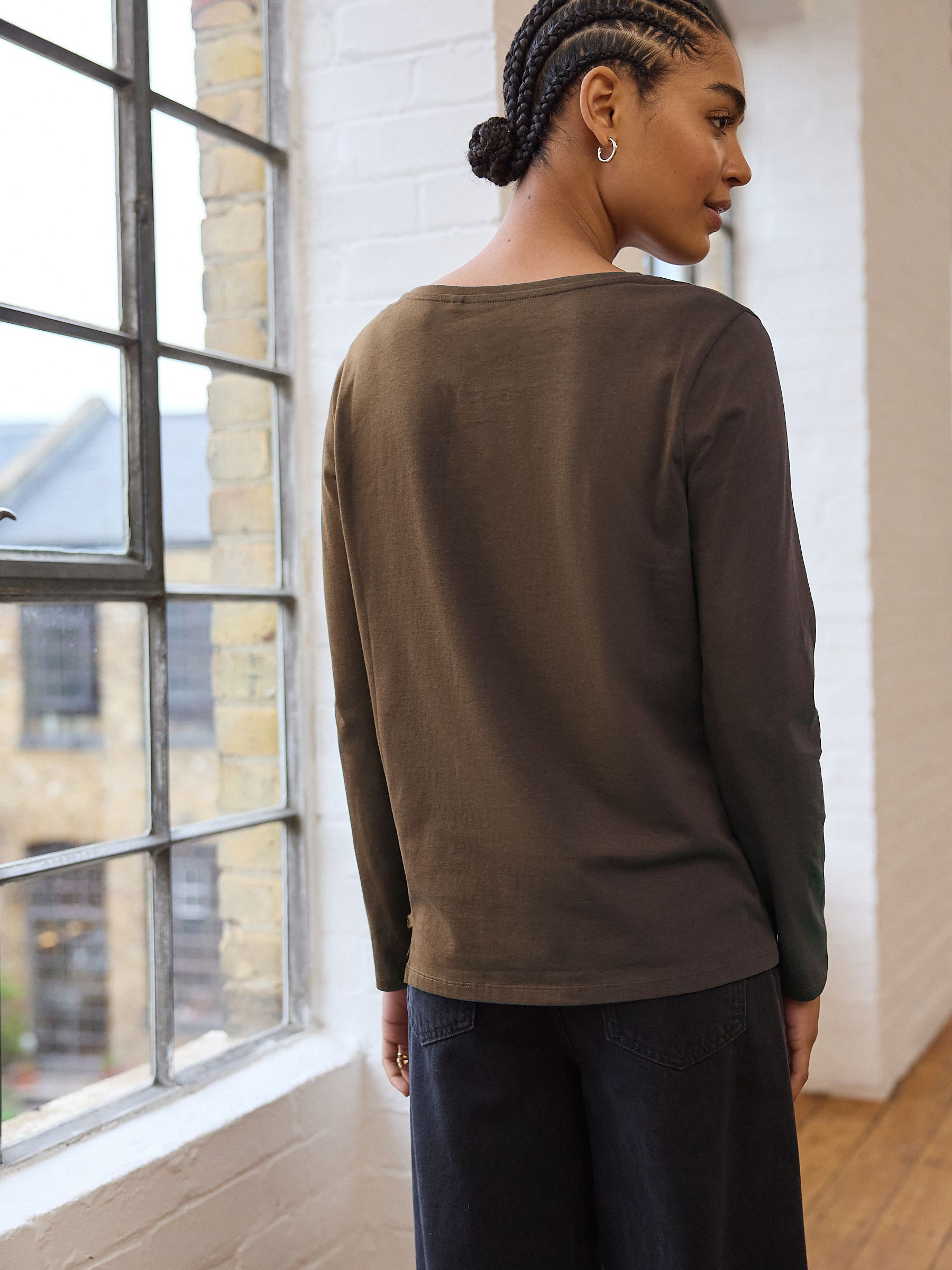 Next：日本 オリーブ グリーン - 長袖クルーネックTシャツ from Next Japan