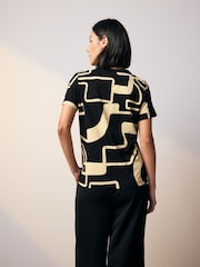 Monochrom mit geschwungendem Muster - Essential Kurzarm-T-Shirt aus reiner Baumwolle mit Rundhalsausschnitt - Image 3 of 7