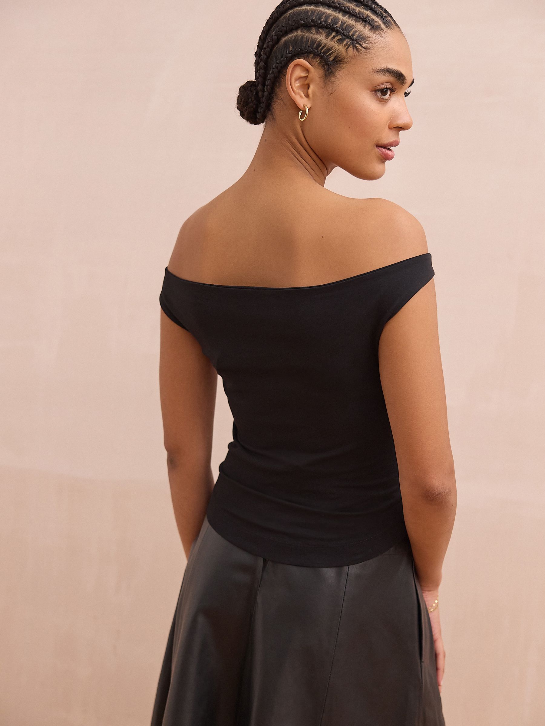 Next：日本 ブラック - オープンネック タンクトップ from Next Japan