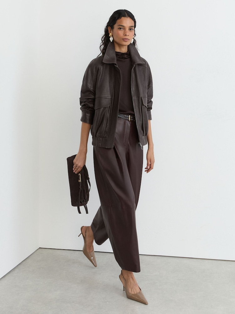 Ebony Brown - Reiss Maeve Leather Twin-Pocket Relaxed Jacket - Bild 1 von 8 Ebony Brown - Reiss Maeve Leather Twin-Pocket Relaxed Jacket - Bild 1 von 8