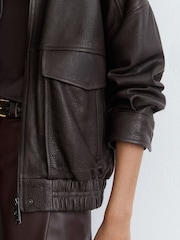 Ebony Brown - Reiss Maeve Leather Twin-Pocket Relaxed Jacket - Bild 3 von 8