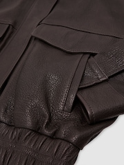 Ebony Brown - Reiss Maeve Leather Twin-Pocket Relaxed Jacket - Bild 8 von 8