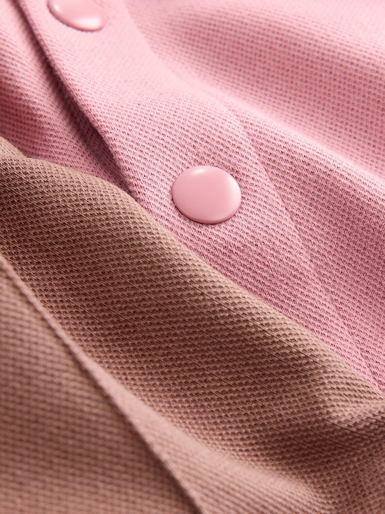 Rosa/marrón - Conjunto de chaqueta y pantalones cortos de punto de Letterman 100% algodón (3 meses -7 años) - Imagen 6 de 6 Rosa/marrón - Conjunto de chaqueta y pantalones cortos de punto de Letterman 100% algodón (3 meses -7 años) - Imagen 6 de 6