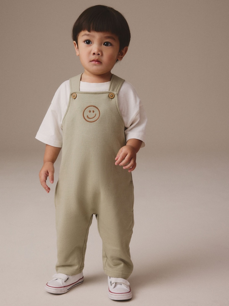 Salbeigrün - Set aus 100 % Baumwolljersey mit Latzhose und T-Shirt (3M.–7 J.) - Bild 1 von 4 Salbeigrün - Set aus 100 % Baumwolljersey mit Latzhose und T-Shirt (3M.–7 J.) - Bild 1 von 4