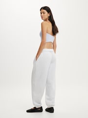 Gris - Pantalones de chándal de felpa estilo boyfriend de Cotton On - Imagen 2 de 5