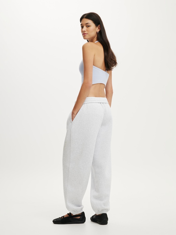 Gris - Pantalones de chándal de felpa estilo boyfriend de Cotton On - Imagen 2 de 5 Gris - Pantalones de chándal de felpa estilo boyfriend de Cotton On - Imagen 2 de 5