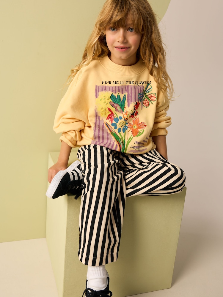 Monochrom gestreift - Set aus Sweatshirt und Hose mit Barrel-Hosenbein (3–16 Jahre) - Bild 2 von 9 Monochrom gestreift - Set aus Sweatshirt und Hose mit Barrel-Hosenbein (3–16 Jahre) - Bild 2 von 9