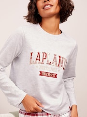 بيجامة مربعات بكُم طويل مزيّنة برسمة جرافيك Lapland من Friends Like These - صورة 2 من 4