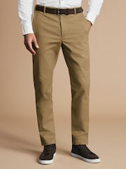 بنطلون تشينو تلبيس رشيق لا يحتاج للكي Ultimate من Charles Tyrwhitt - صورة 1 من 6