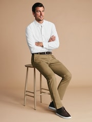 بنطلون تشينو تلبيس رشيق لا يحتاج للكي Ultimate من Charles Tyrwhitt - صورة 3 من 6