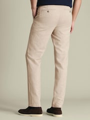 بنطلون تشينو من الكتان والقطن بتلبيس رشيق من Charles Tyrwhitt - صورة 2 من 7