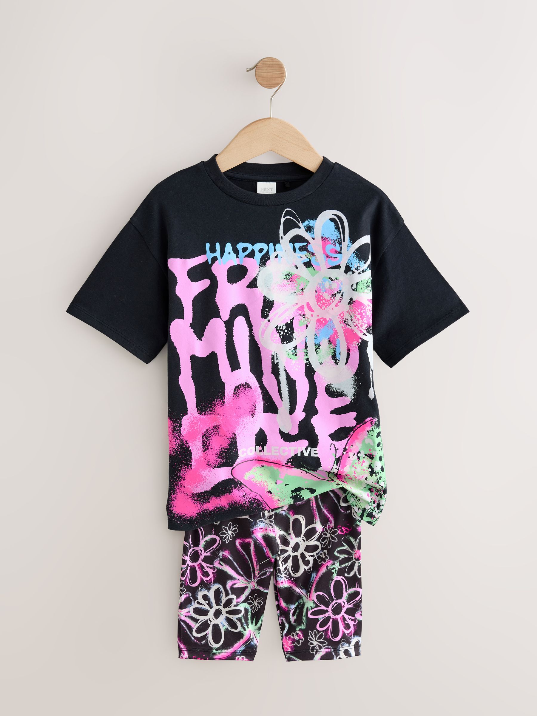 Next：日本 マルチ グラフィティ - Tシャツ & サイクリング ショート