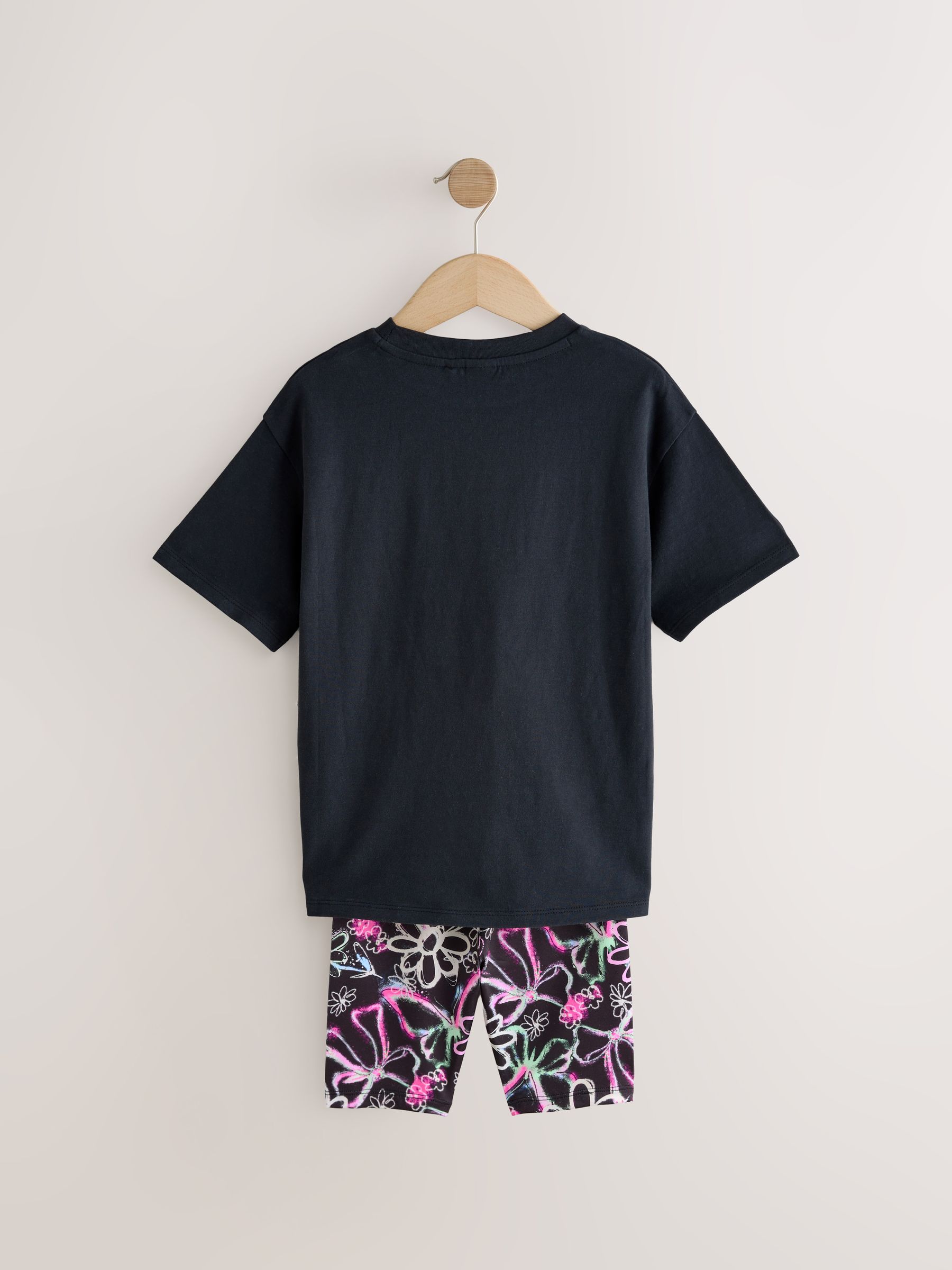 Next：日本 マルチ グラフィティ - Tシャツ & サイクリング ショート