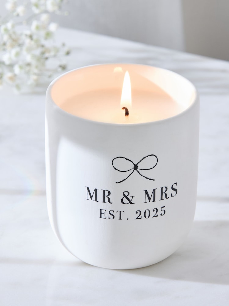 Black/White Mr and Mrs Est 2025 Wedding Pure Linen Single Wick Scented Candle - Image 2 of 3