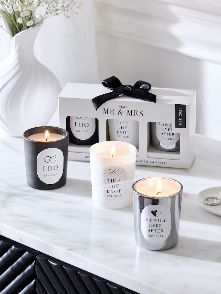 Black/White Mr and Mrs Est 2025 Wedding Pure Linen Set of 3 Scented Candle - Image 1 of 4