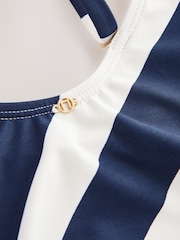Diseño de chevrón en azul marino/blanco - Bañador moldeador bandeau con control del vientre - Imagen 11 de 11