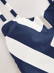Diseño de chevrón en azul marino/blanco - Bañador moldeador bandeau con control del vientre - Imagen 9 de 11