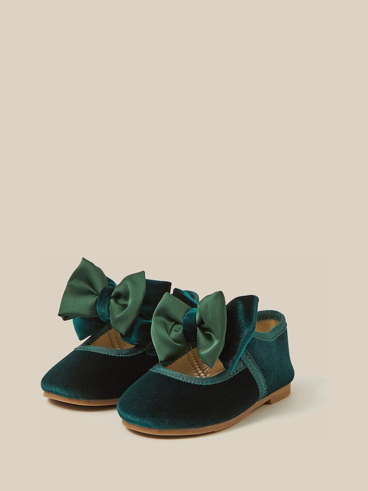 Botas de bebé Monsoon con lazo de terciopelo para andar - Imagen 1 de 2