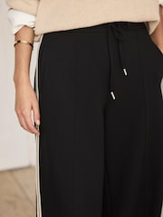 Musta - Mint Velvet Side Stripe Barrel Trousers - Kuva 4 / 8
