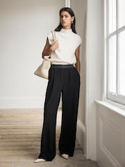 بنطلون واسع الأرجل بخصر مطاطي من Mint Velvet - صورة 2 من 8