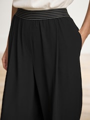 بنطلون واسع الأرجل بخصر مطاطي من Mint Velvet - صورة 4 من 8