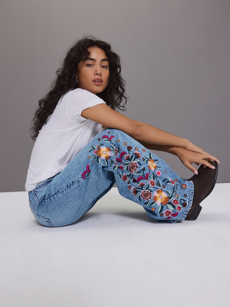 Mittelblau - Bestickte Jeans mit weitem Bein aus 100 % Baumwolle - Bild 1 von 7 Mittelblau - Bestickte Jeans mit weitem Bein aus 100 % Baumwolle - Bild 1 von 7