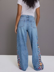 Mittelblau - Bestickte Jeans mit weitem Bein aus 100 % Baumwolle - Bild 4 von 7